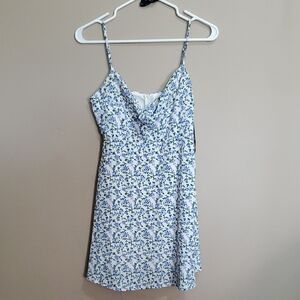 Forever 21 White and Blue Floral Dress Size Small